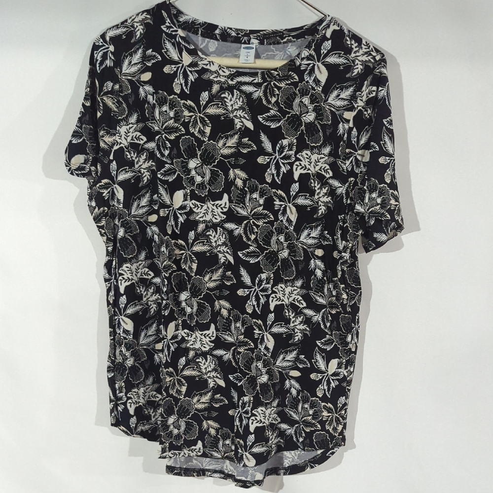 Old Navy Black and Cream Floral Short Sleeve Top